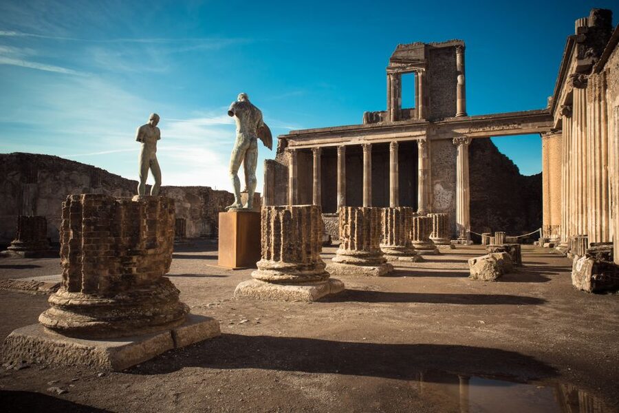 From Naples: Pompeii & Amalfi Coast Full-Day Trip - The guide setup and language question