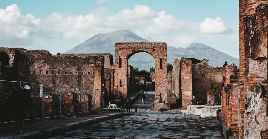 From Naples: Pompeii and Herculaneum Tour with Lunch - Pompeii in two hours: see the framework of Roman life
