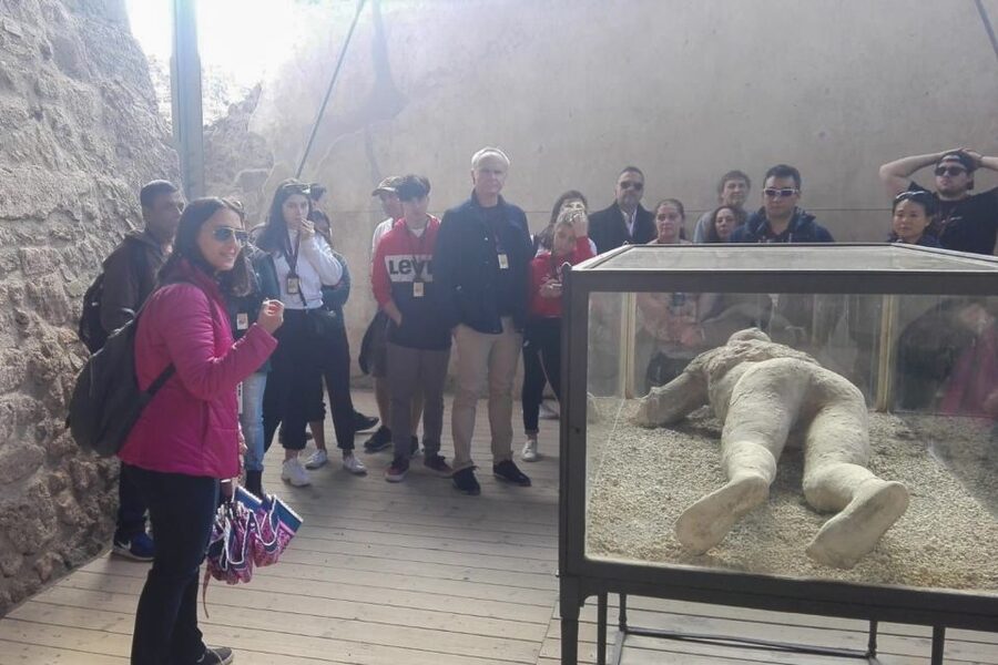 From Naples: Pompeii and Herculaneum Tour with Lunch - Lunch in Pompeii: practical, filling, and not always predictable