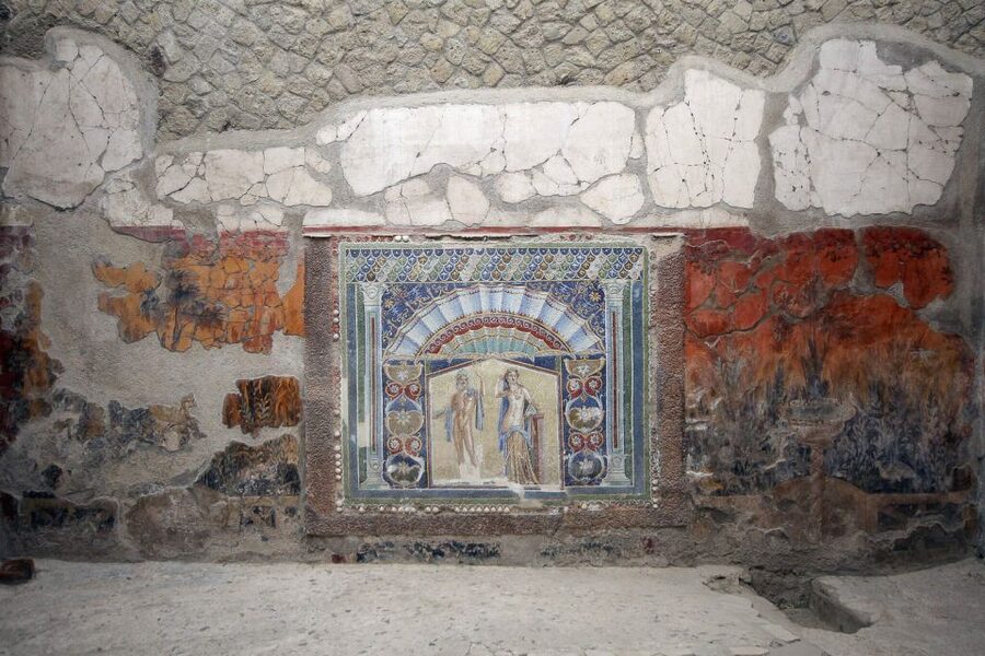 From Naples: Pompeii and Herculaneum Tour with Lunch - Herculaneum: smaller, quieter, and packed with detail