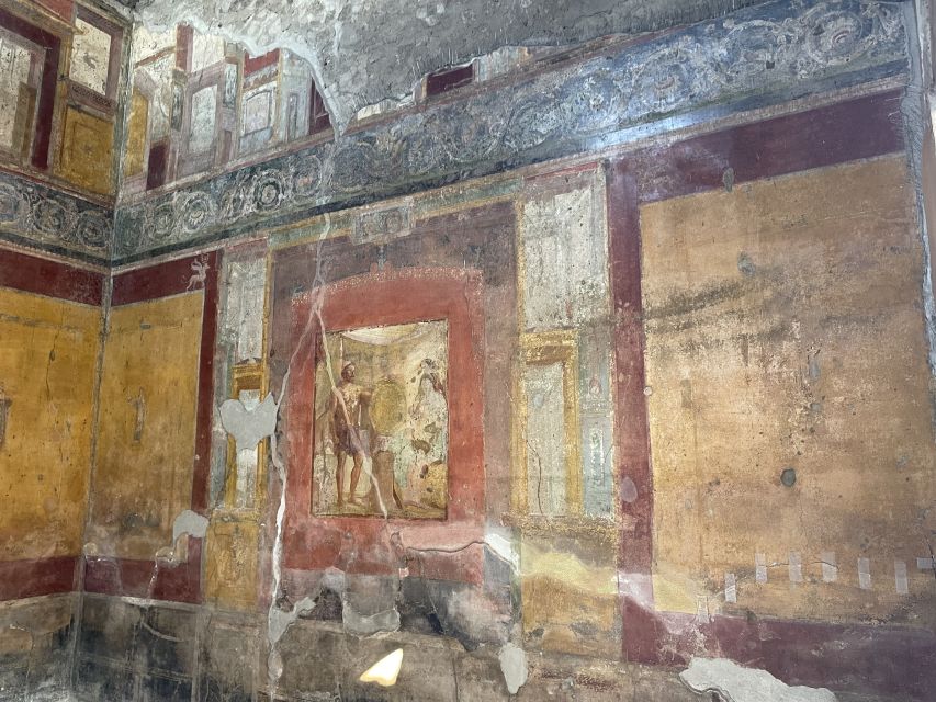 From Naples: Pompeii Guided Tour with Skip-the-Line Tickets - What the guide adds to the experience
