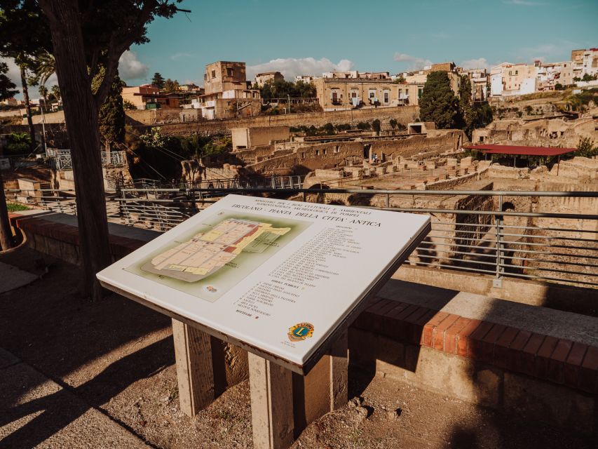 From Naples: Pompeii & Herculaneum with Archaeologist Guide - Herculaneum reveals the finer details