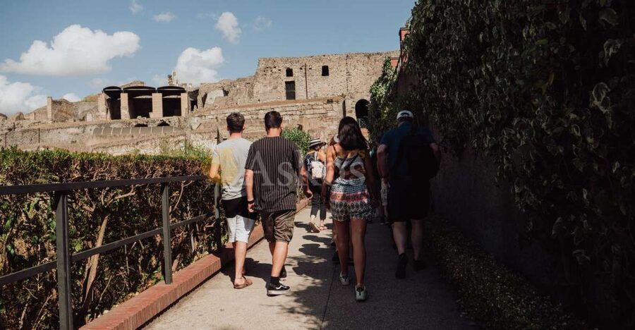 From Naples: Pompeii & Herculaneum with Archaeologist Guide - The archaeologist guide is the real value