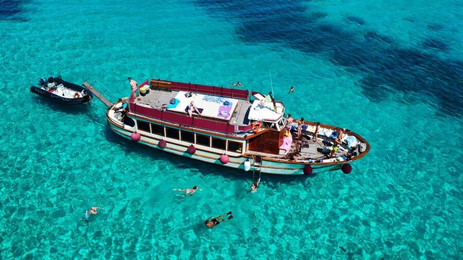 From Palau/La Maddal: Boat Tour of La Maddalena Archipelago - The opening cruise past Palau and Caprera