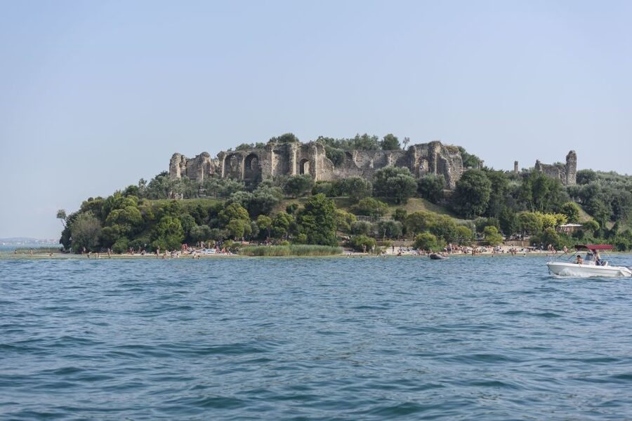 From Peschiera: Garda East Coast Cruise to Sirmione - The first hour: Lake Garda from the boat