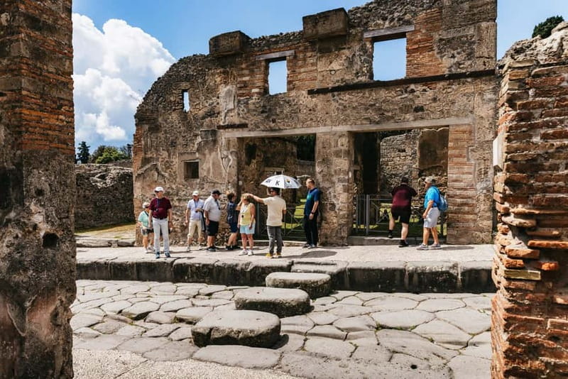 From Rome: Day Trip to Pompeii and Sorrento with Lunch - The short ride toward Sorrento