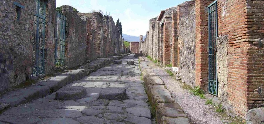 From Rome: Pompeii All-Inclusive Tour with Live Guide - Walking through Pompeii with a live guide