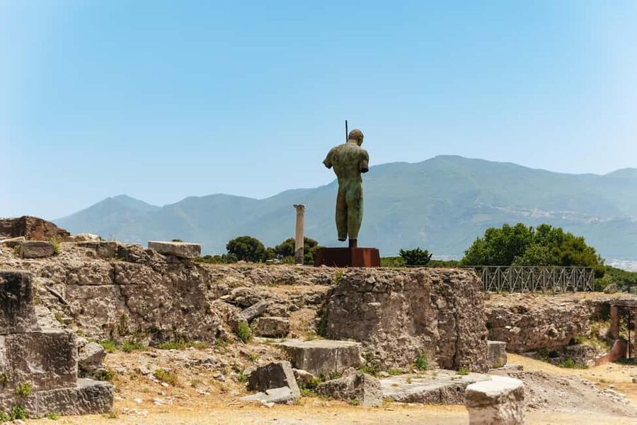 From Rome: Pompeii Day Trip with Optional Vesuvius and Lunch - Inside Pompeii with an archaeologist guide
