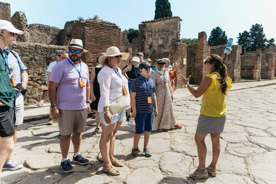 From Rome: Pompeii Day Trip with Optional Vesuvius and Lunch - Lunch, pizza, and the Bay of Naples view