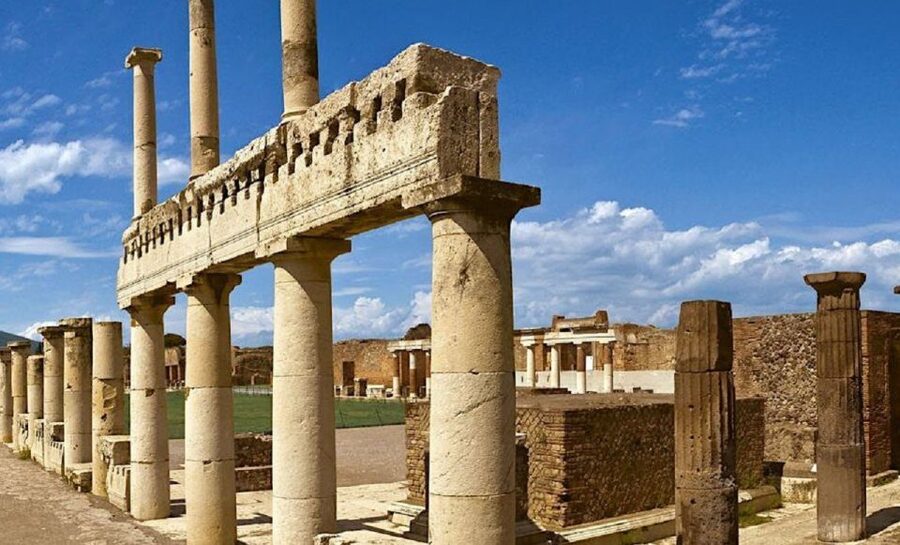 From Sorrento: Day Tour to Pompeii Ruins and Mount Vesuvius - What you will not see at Pompeii