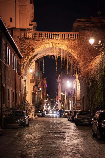 Ghosts, Legends & Mysteries of Rome Tip-Based Walking Tour - Farnese Palace and the power behind the stories