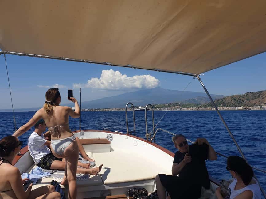 Giardini Naxos: Taormina & Isola Cruise Bella with Aperitif - Music, crew, and the feel on board