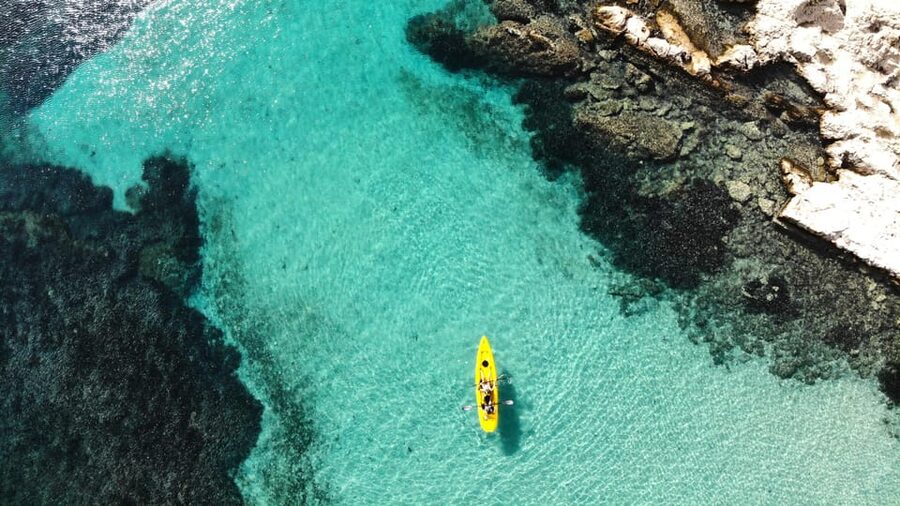 Golfo Aranci: Small group Kayak tour with Aperitif &dolphins - Starting at Spiaggia dei Baracconi