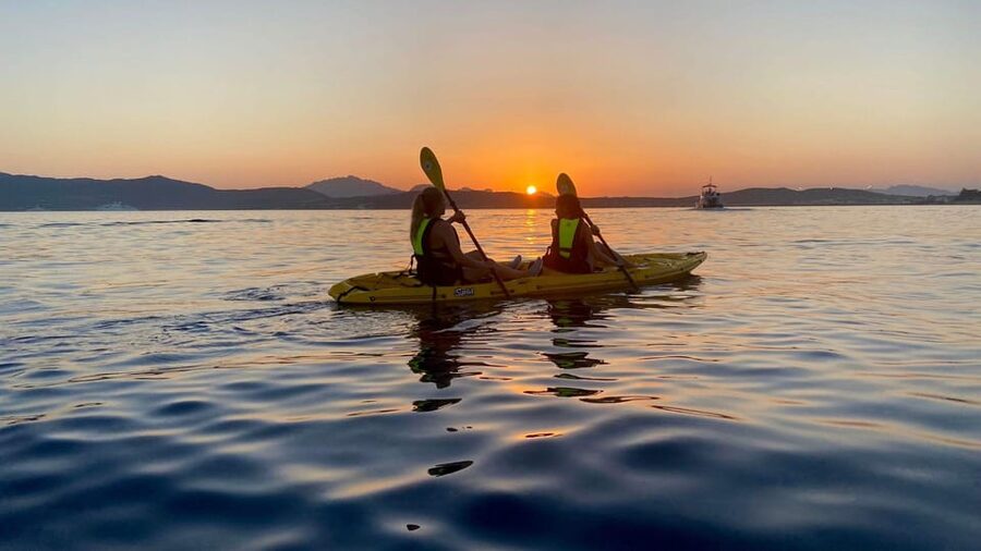 Golfo Aranci: Small group Kayak tour with Aperitif &dolphins - Isola di Figarolo and the Sardinian break