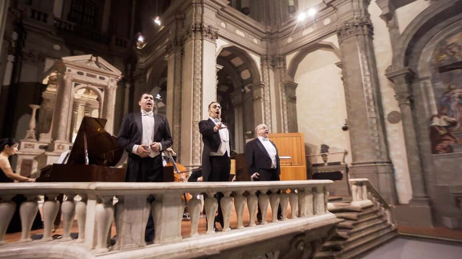 Heart of Florence: Dinner and Three Tenors Concert Ticket - Dinner in Piazza della Signoria at 6:30pm