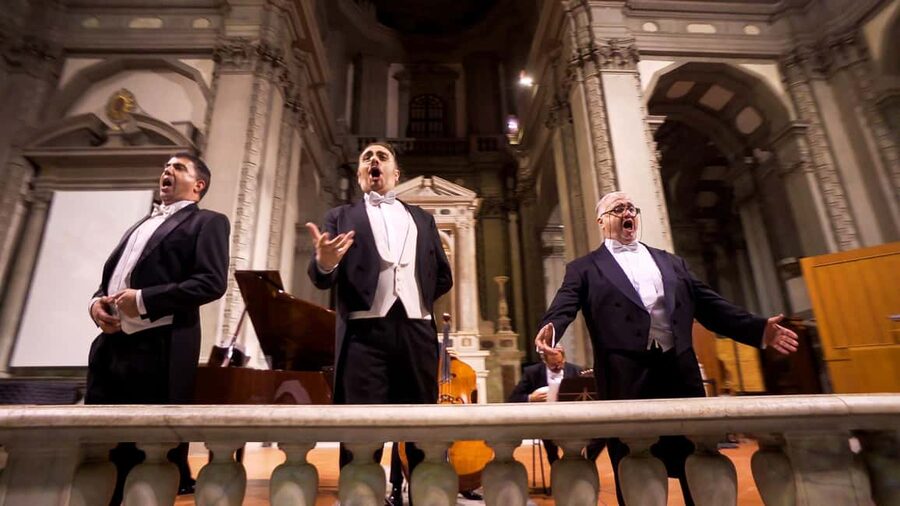 Heart of Florence: Dinner and Three Tenors Concert Ticket - The short walk to Cattedrale dell’Immagine