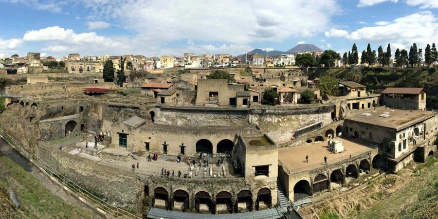 Herculaneum: Skip-the-Line Entry Ticket with Audio Guide - The grand homes and everyday Roman life