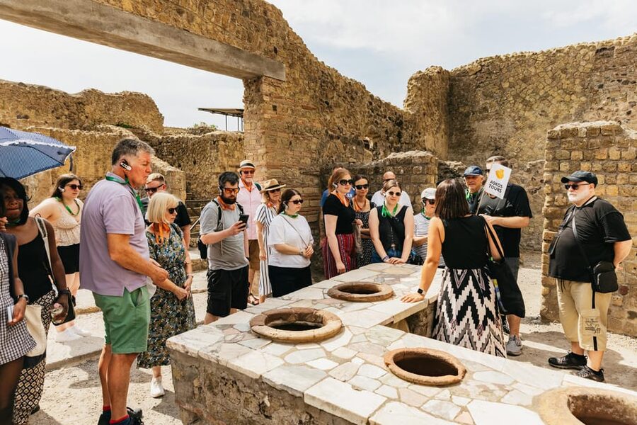 Herculaneum: Skip-the-Line Guided Tour with Archaeologist - The Temple of the Augustales