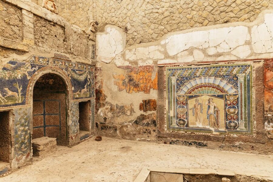 Herculaneum: Skip-the-Line Guided Tour with Archaeologist - Casa dei Cervi and the homes of Herculaneum’s wealthy residents