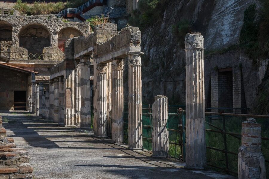 Herculaneum: Skip-the-Line Guided Tour with Archaeologist - Casa di Nettuno ed Anfitrite and the famous mosaic decoration
