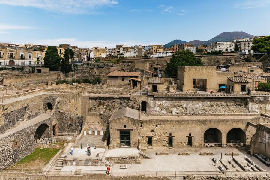 Herculaneum: Skip-the-Line Guided Tour with Archaeologist - The House of Skeletons and the waterfront tragedy