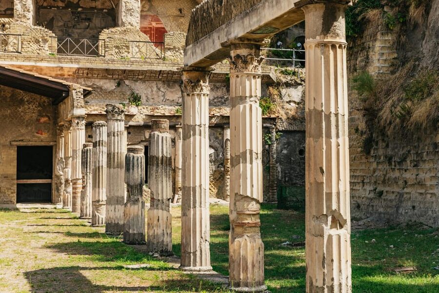 Herculaneum: Skip-the-Line Guided Tour with Archaeologist - The Samnite house, baths, Forum, and Gymnasium