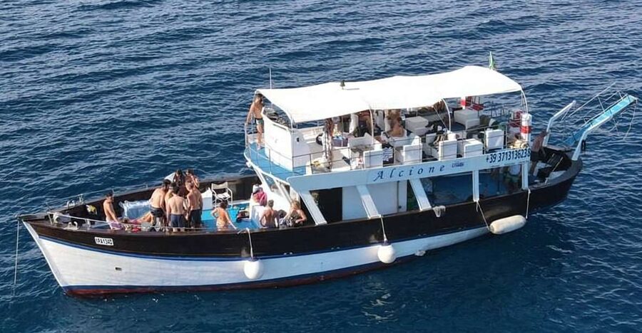 Ischia: Island Boat Tour with Neapolitan Lunch & Snorkeling - Maronti and the southern bays
