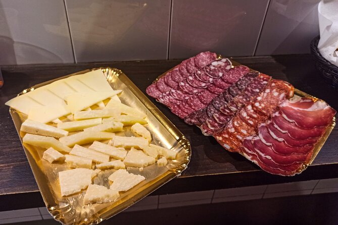 Jewish Ghetto & Piazza Navona: Food, Wine & Sightseeing Rome Tour - Portico di Ottavia and the first tastings
