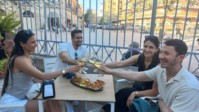 Lecce: Guided Street Food Walking Tour with Food and Wine - Piazza Sant’Oronzo and the savory Salento break