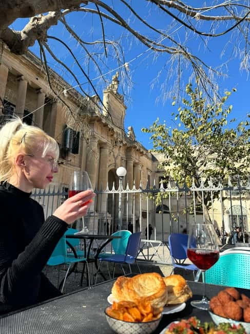 Lecce: Guided Street Food Walking Tour with Food and Wine - Through the alleys to Porta San Biagio