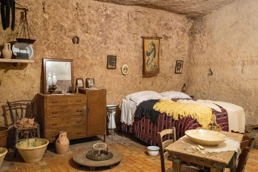 Matera: Sassi Tour with Cave House and Rupestrian Church - Piazza del Sedile and the Church of the Purgatorio