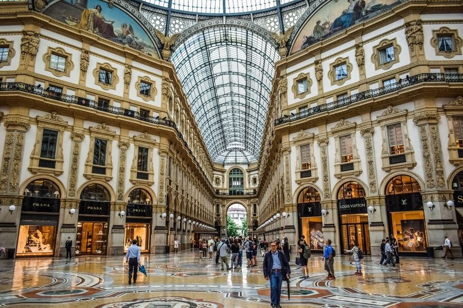 Milan by Night 2-Hour Walking Tour - Group size, sound, and pace