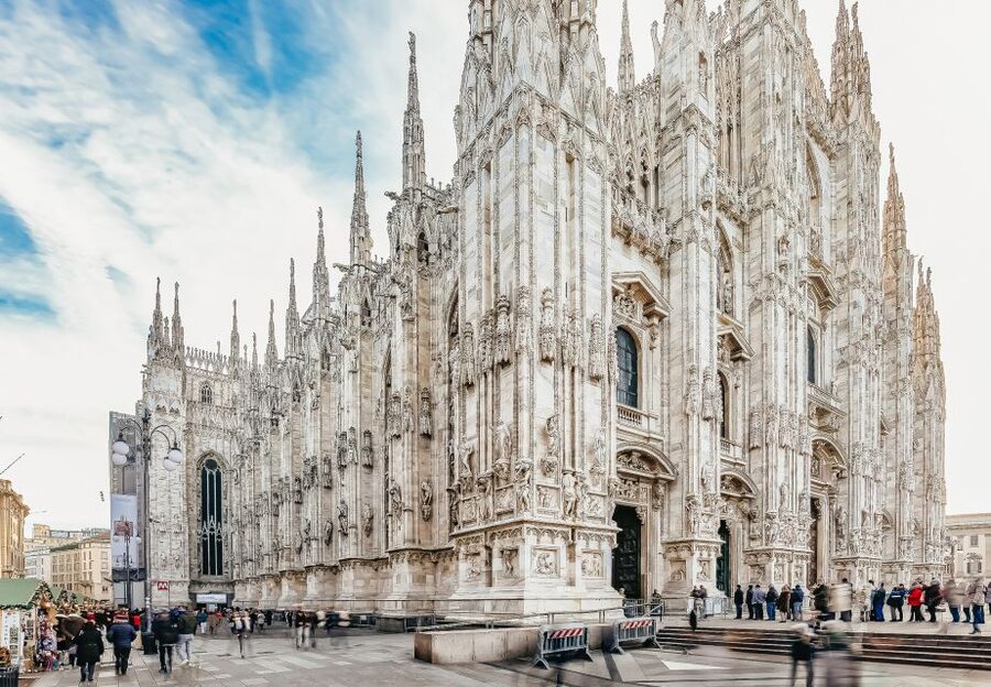 Milan: Cathedral and Duomo's Terraces Entrance Ticket - Going inside the 600-year-old cathedral