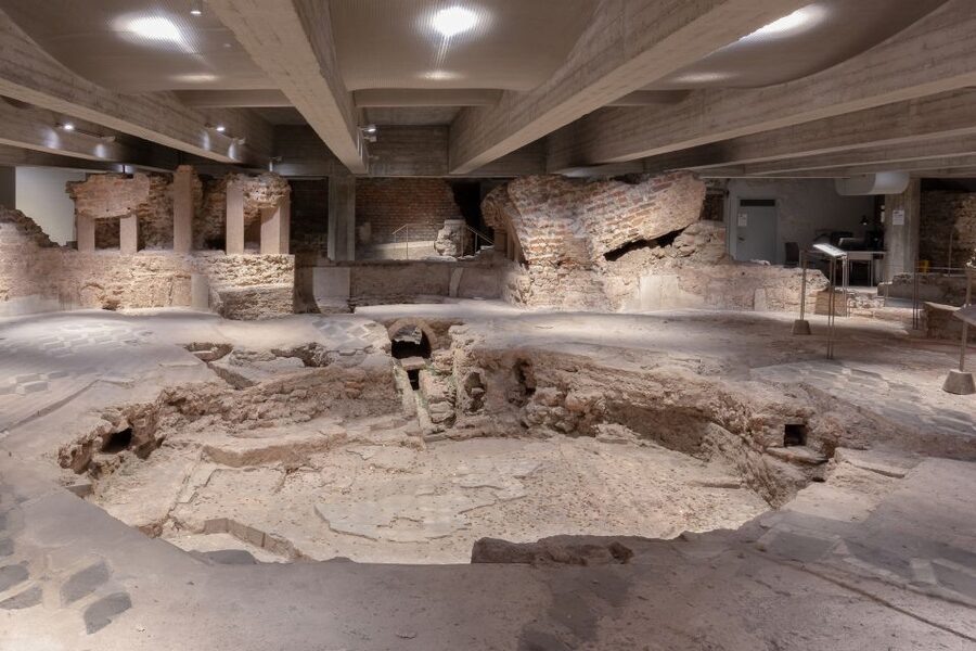 Milan: Cathedral, Archeological Area and Museum Ticket - Inside the Duomo: stone, faith, and six centuries of work