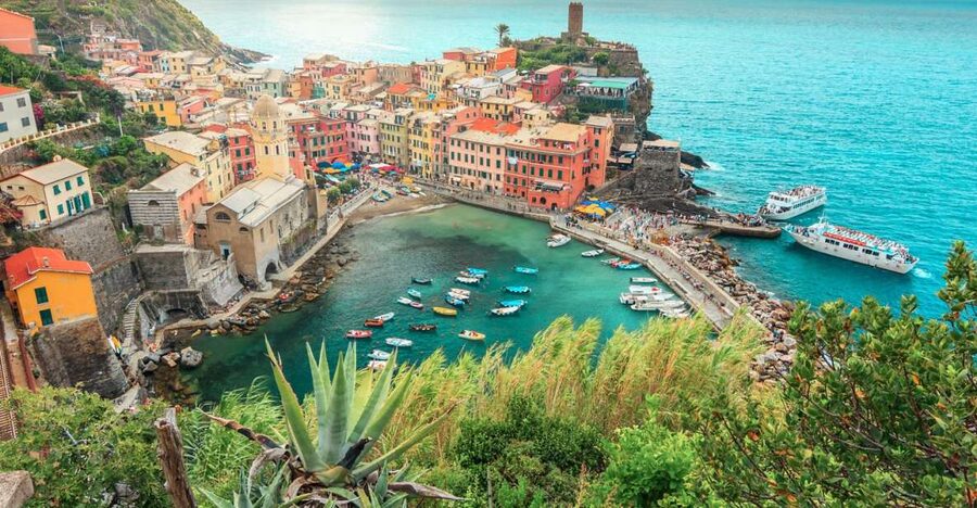 Milan: Cinque Terre Full-Day Guided Trip With Cruise - La Spezia and the first look from the sea