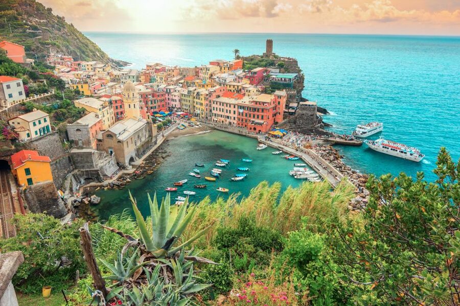 Milan: Cinque Terre Full-Day Guided Trip With Cruise - The early coach ride from Milan