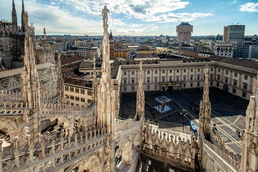 Milan Duomo Cathedral and Rooftop Terrace Guided Tour - Inside the Duomo: Look Up, Then Look Closer