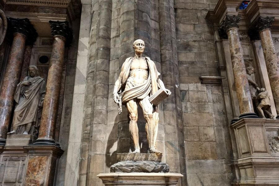Milan: Duomo Rooftop and Cathedral Guided Tour with Tickets - Why the Duomo deserves two hours of your Milan day