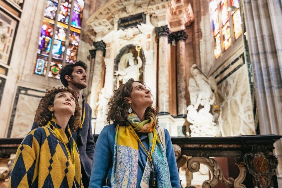 Milan: Duomo Rooftop and Cathedral Guided Tour with Tickets - Meeting at Piazza del Duomo 4