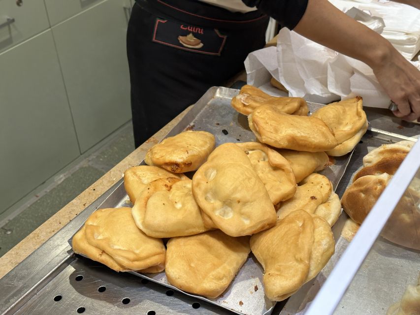 Milan: Guided Street Food Walking Tour with Food Tasting - Guide Style and Group Experience