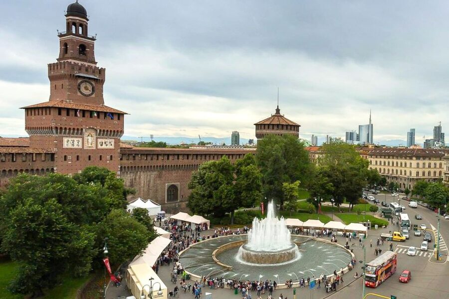 Milan: Guided Walking Tour with Duomo and the Last Supper - Sforza Castle and its courtyards
