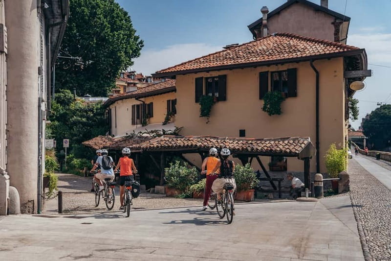 Milan: Highlights and Hidden Gems E-Bike Tour - Galleria Vittorio Emanuele II and Milan’s elegant center