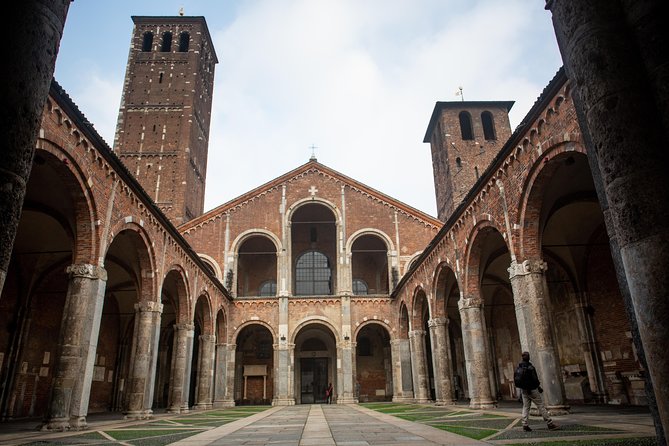 Milan Hop-On Hop-Off Bus Tour with Four Routes - Line A: Castello, the Duomo, and La Scala