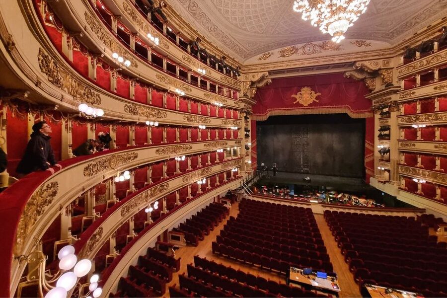 Milan: La Scala Theater and Museum Tour with Entry Tickets - Hearing the stories behind the stage