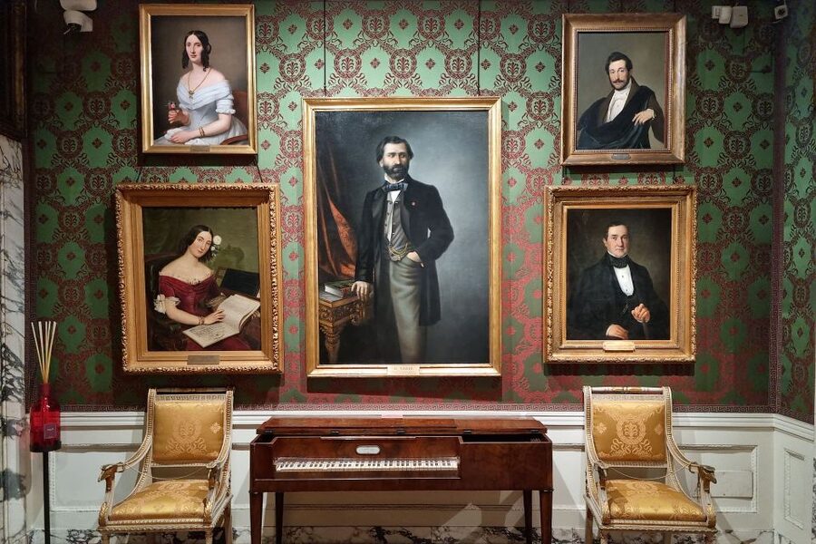 Milan: La Scala Theater and Museum Tour with Entry Tickets - Seeing Teatro alla Scala from a box