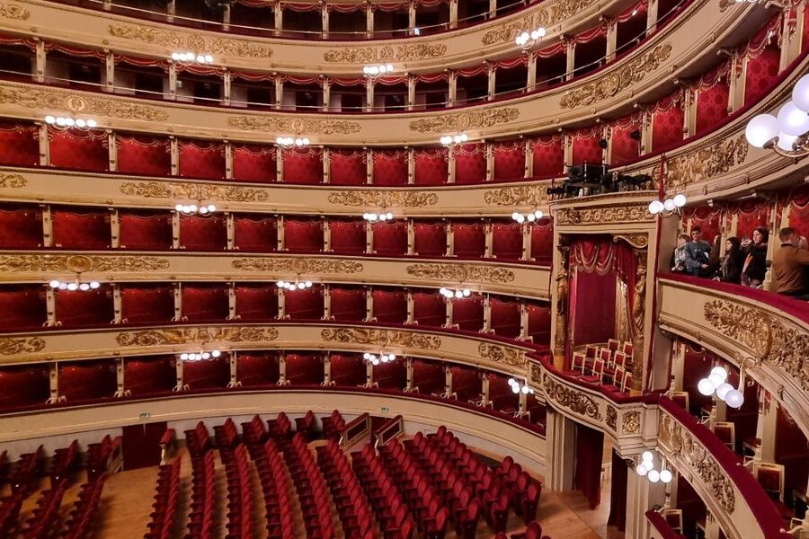 Milan: La Scala Theater and Museum Tour with Entry Tickets - Starting in the museum galleries