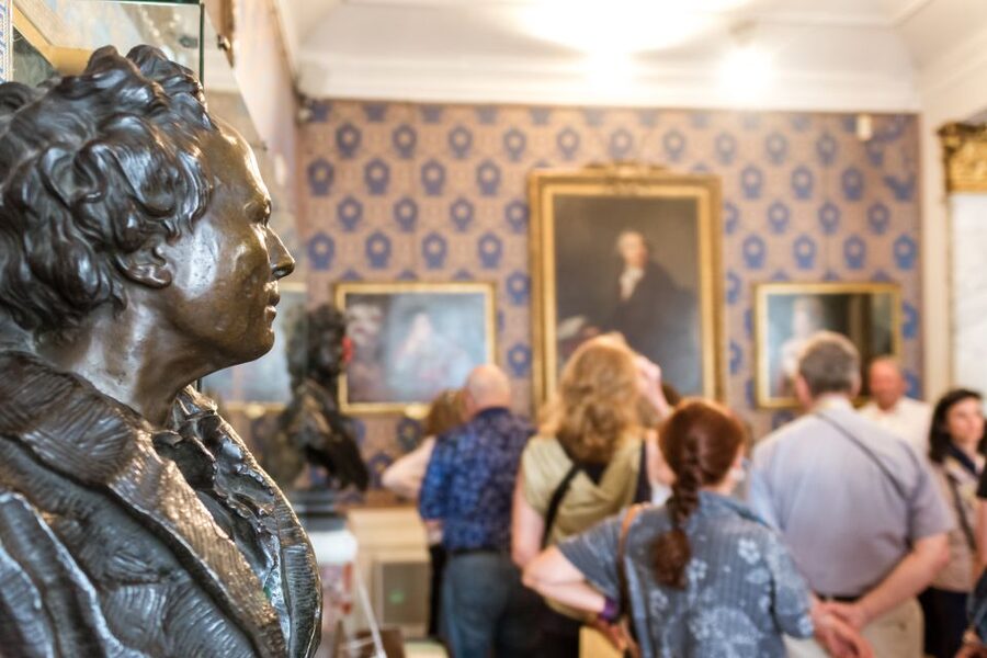 Milan: La Scala Theater & Museum Guided Experience - The guide makes the price worthwhile