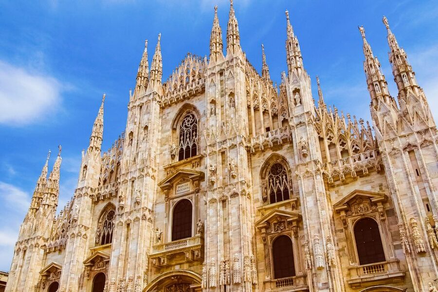 Milan: Milan Cathedral Direct Entrance - Terrace Excluded - Reaching the main entrance and getting inside