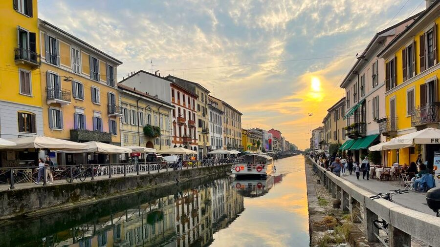 Milan: Navigli Canal Boat Cruise - Case di Ringhiera: Milan’s working-class canal homes