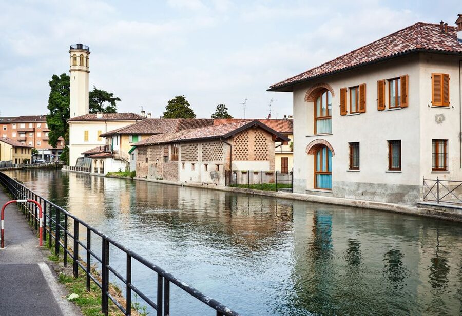 Milan: Navigli District Canal Boat Tour with Aperitivo - Key points at a glance